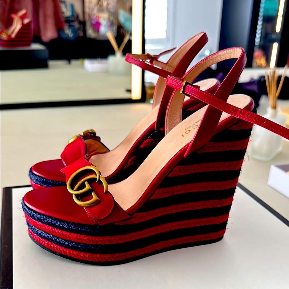 Gucci Lifford hibiscus red wedge sandals shoes 6.5